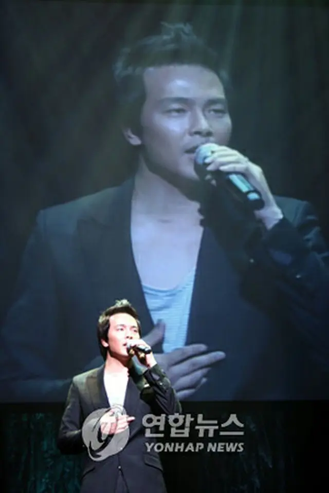 東京公演でのパク・ヨンハ＝24日、東京（聯合）