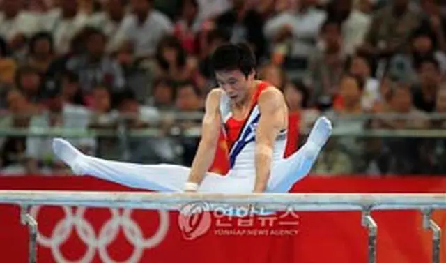 力強い演技を見せたユ・ウォンチョル＝19日、北京（聯合）