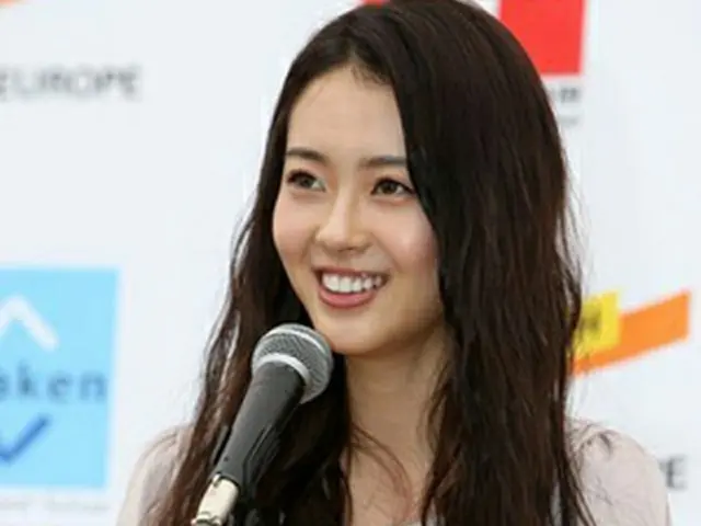 スイス親善大使＜第5代スイス・フレンズ＞に選ばれた女優のAra（コ・アラ）＝2008年8月19日、ソウル（聯合）