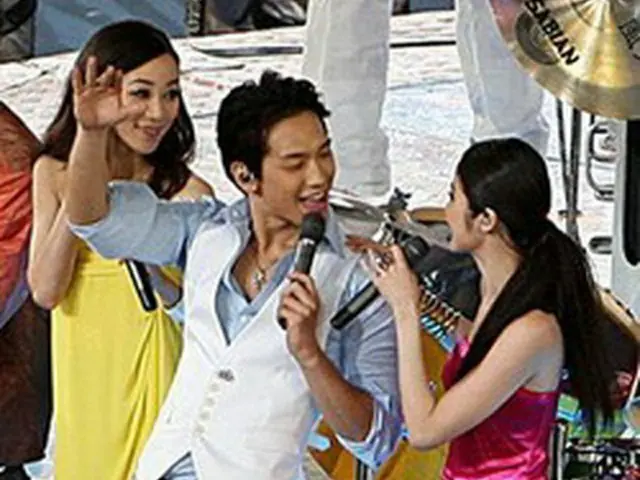 ステージに立つRain＝24日、北京（聯合）