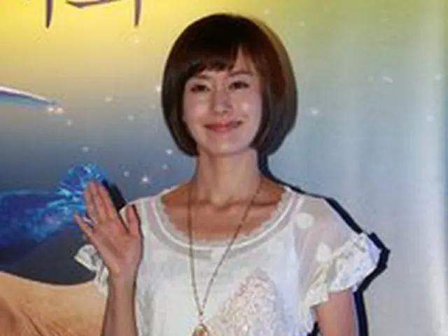 韓国映画『地球』試写会に出席した女優のキム・ジス＝2008年8月26日、ソウル（聯合）