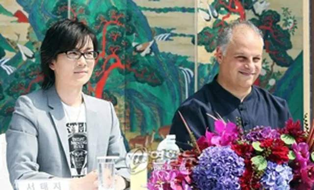 ソ・テジ（左）とカシフ氏＝29日、ソウル（聯合）
