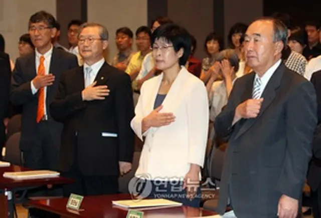 記念式のようす。中央が全長官＝10日、ソウル（聯合）
