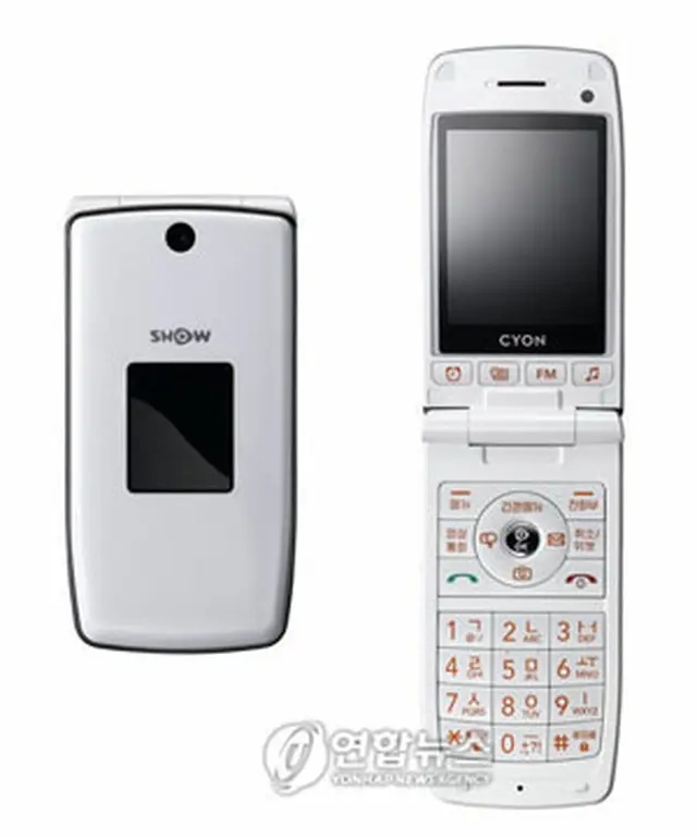 KTFとNTTドコモが共同開発した「ワインS」（日本モデル名FOMA　L706ie）＝15日、ソウル（聯合）