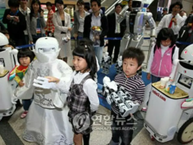 「ロボットワールド」開幕＝16日、ソウル（聯合）