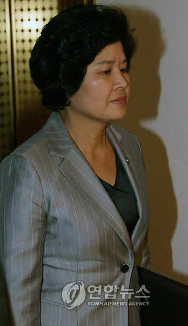 李鳳和次官。16日撮影＝（聯合）