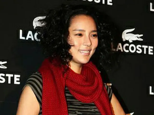 ラコステの展示・パーティーに出席した女優のパク・シヨン＝2008年10月23日、ソウル（聯合）