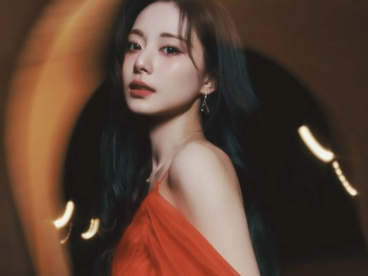 ソロデビュー”「TWICE」ツウィ、高貴なオーラ1stミニアルバム2つ目