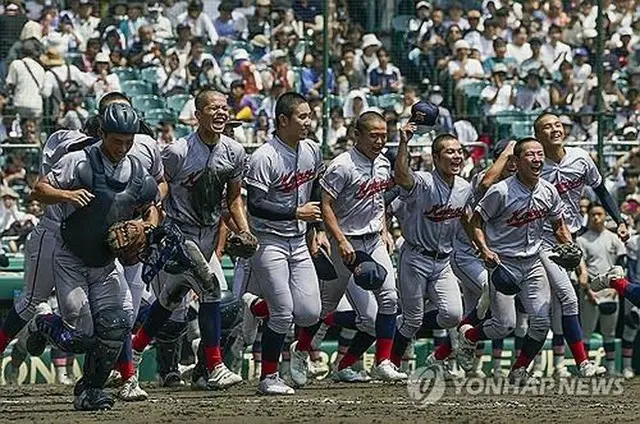 京都国際高校の選手たち＝（共同＝聯合ニュース）≪転載・転用禁止≫