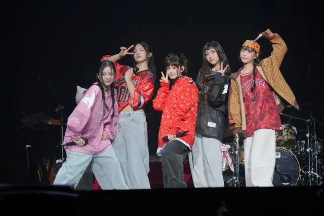 【オフィシャルレポ】「NewJeans」、さいたまスーパーアリーナが熱狂した『Coke STUDIOライブ 2024』で「How Sweet」を含む全7曲を披露!