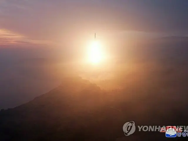 北朝鮮が１０月３１日に公開したＩＣＢＭ（朝鮮中央通信）＝（聯合ニュース）