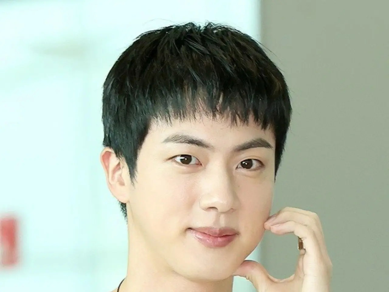 公式】「BTS」JIN、24日に異色のファンサイン会開催