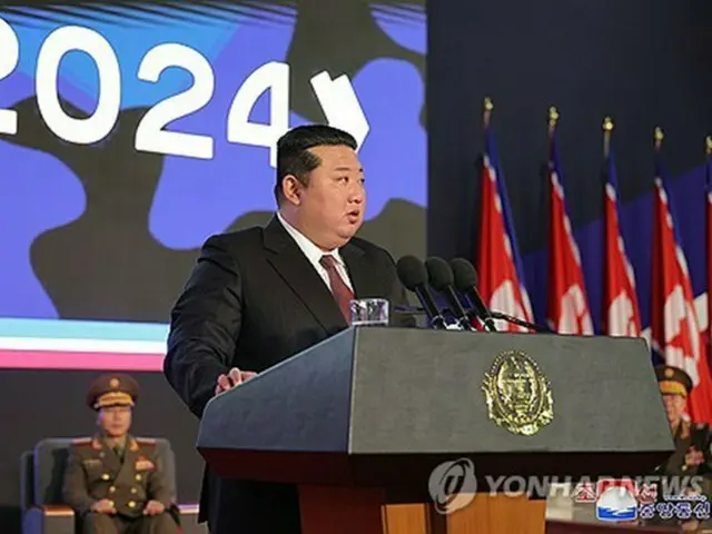 ２１日に開幕した兵器展示会で演説する金正恩氏（朝鮮中央通信）＝（聯合ニュース）≪転載・転用禁止≫