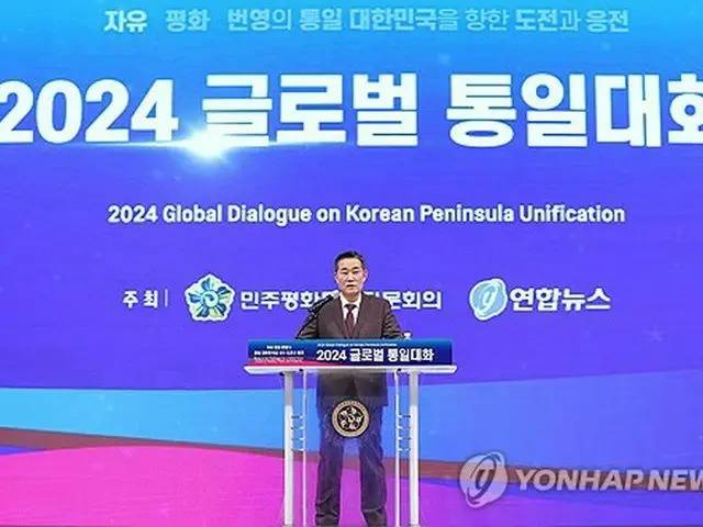 今月１２日にソウルで開かれた国際会議「グローバル統一対話」で基調演説を行う申氏＝（聯合ニュース）
