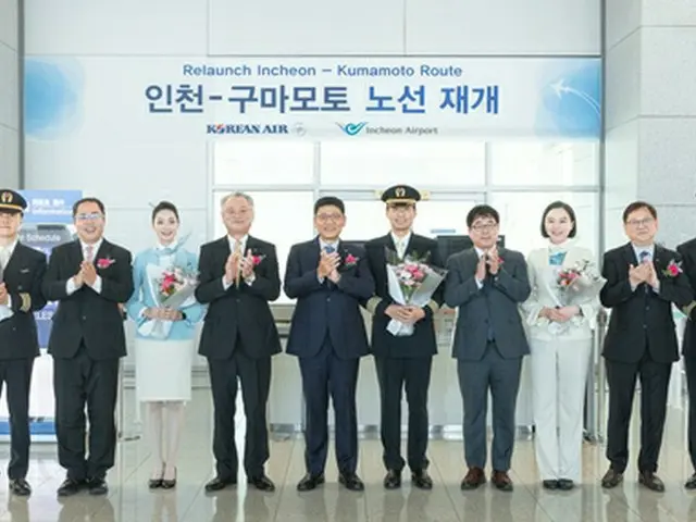 ２４日に仁川国際空港で開かれた仁川―熊本線の再就航記念イベント（大韓航空提供）＝（聯合ニュース）≪転載・転用禁止≫