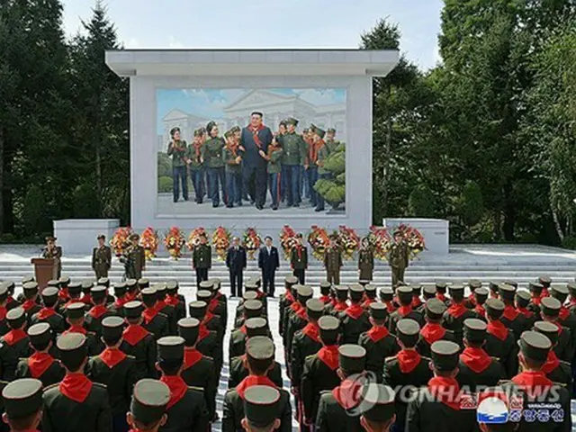 平壌市内の万景台革命学院に設置された金正恩氏を描いたモザイク壁画。正恩氏の偶像化強化の一環として設置されたとみられる＝（朝鮮中央通信＝聯合ニュース）≪転載・転用禁止≫