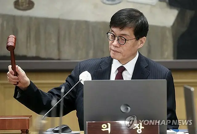 金融通貨委員会を主宰する韓国銀行の李昌鏞（イ・チャンヨン）総裁＝２８日、ソウル（聯合ニュース）