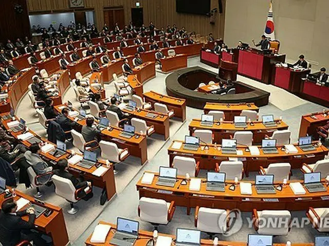 共に民主党は先月２９日に開かれた国会予算決算特別委員会で、予算減額案を単独で可決した＝（聯合ニュース）