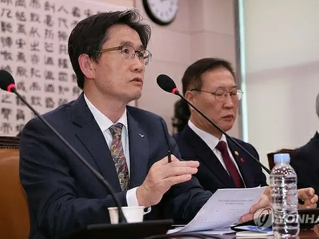 国会法制司法委員会で答弁する高位公職者犯罪捜査処の呉東運処長＝９日、ソウル（聯合ニュース）