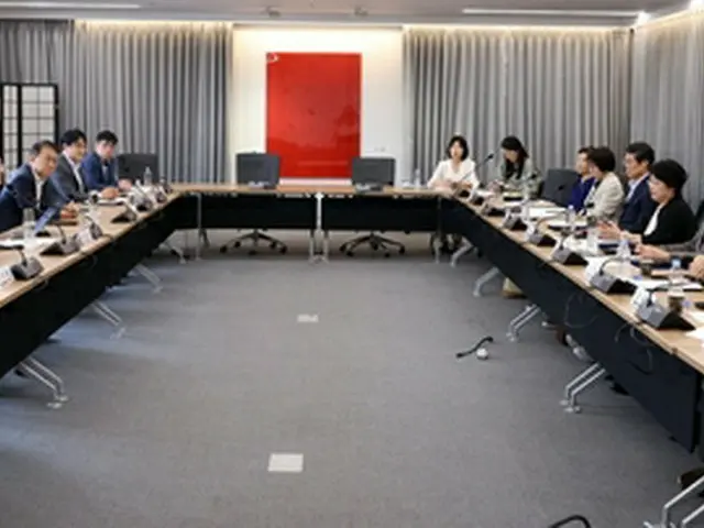 国際文化交流振興委員会の会合の様子（文化体育観光部提供）＝（聯合ニュース）≪転載・転用禁止≫