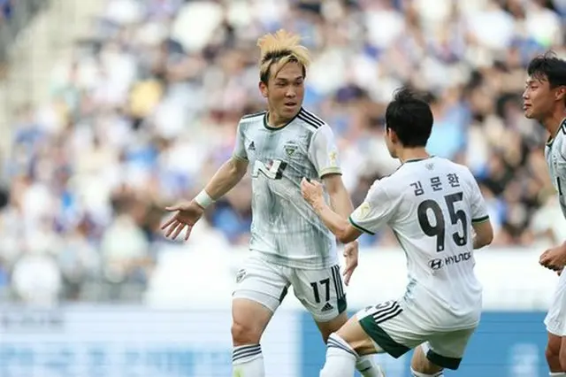 Ｋリーグ１の全北現代モータースで活躍していたころの邦本選手（韓国プロサッカー連盟提供）＝（聯合ニュース）≪転載・転用禁止≫