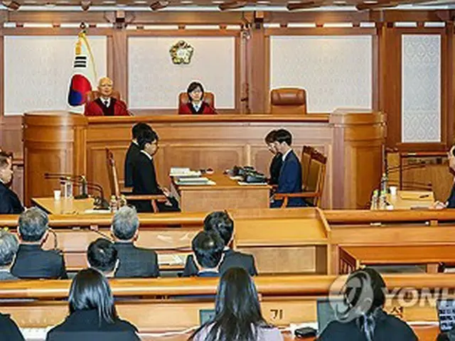 ソウルの憲法裁で開かれた最初の弁論準備手続きの様子（共同取材）＝２７日、ソウル（聯合ニュース）