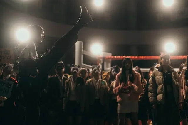 シン・ヘソン×イ・ジュニョン主演映画『勇敢な市民』、学園の暴君スガンに踵おとし炸裂の“個別指導”ショートドラマ風オリジナル動画を9本一挙解禁!3©2023 Content Wavve Corp. ALL RIGHTS RESERVED