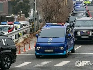 尹大統領が憲法裁到着　弾劾審判の弁論に初出席へ