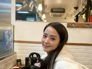 「BLACKPINK」JISOO、パリでうどんを堪能…愛嬌いっぱいの日常ショットでファンの心も溶かしちゃう？