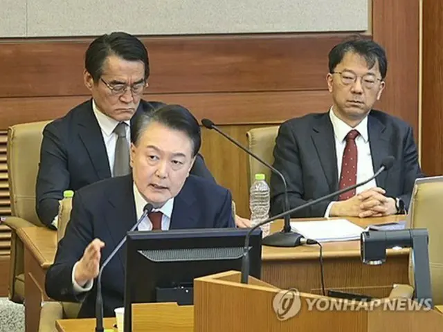 １１日に憲法裁判所で開かれた弾劾審判の第７回弁論に出席した尹大統領（憲法裁判所提供）＝（聯合ニュース）≪転載・転用禁止≫