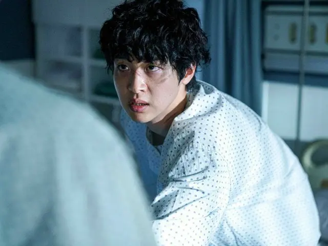 主演チャン・ドンユンが刑事と殺人鬼の一人二役に挑むⓒ 2023 THE CONTENTS ON & CONTENTS G All Rights Reserved.