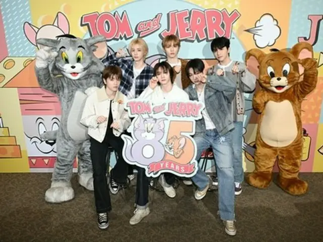 １０日に日本で開かれた「トムとジェリー」のバースデーイベントに出席したＢＯＹＮＥＸＴＤＯＯＲ（ＴＯＭ　ＡＮＤ　ＪＥＲＲＹ・ターナーエンターテインメント提供）＝（聯合ニュース）≪転載・転用禁止≫