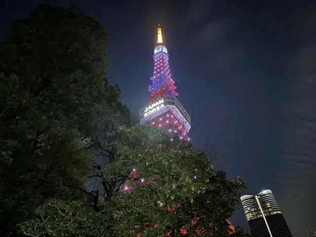 ライトアップされた東京タワー＝１５日、東京（聯合ニュース）
