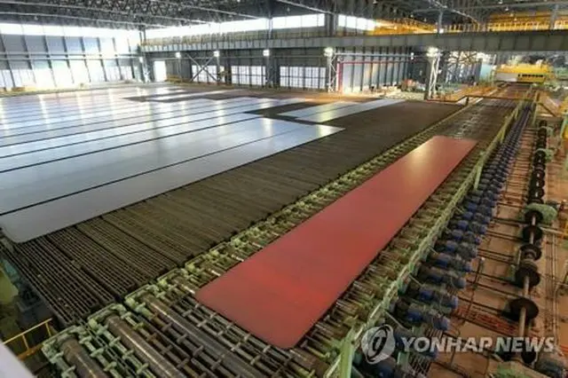 現代製鉄で生産される厚鋼板（同社提供）＝（聯合ニュース）≪転載・転用禁止≫