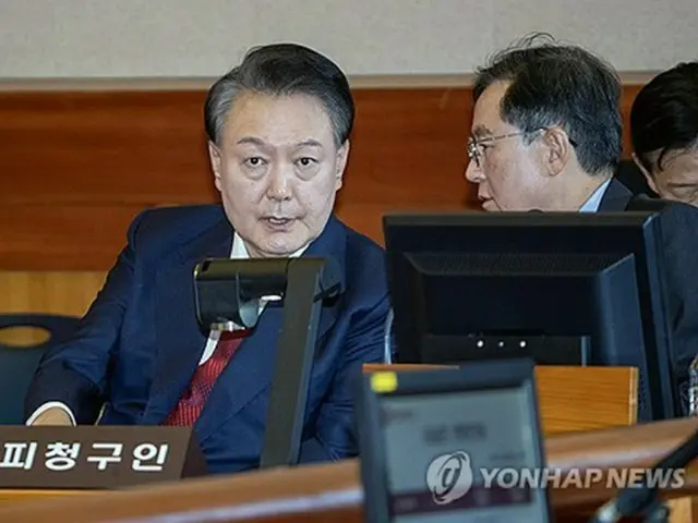 ２０日に開かれた憲法裁判所の弾劾審判の第１０回弁論に出席した尹大統領（写真共同記者団）＝（聯合ニュース）