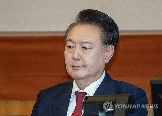 韓国の尹錫悦（ユン・ソクヨル）大統領が２０日、自身の罷免の是非を判断する弾劾審判の第１０回弁論に出席した。尹氏は前回の第９回弁論（１８日）は欠席した（共同取材）＝２０日、ソウル（聯合ニュース）