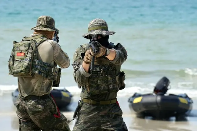訓練に参加した海兵隊の兵士（海兵隊司令部提供）＝（聯合ニュース）≪転載・転用禁止≫