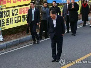 釈放された尹大統領「裁判所の勇気と決断に感謝」