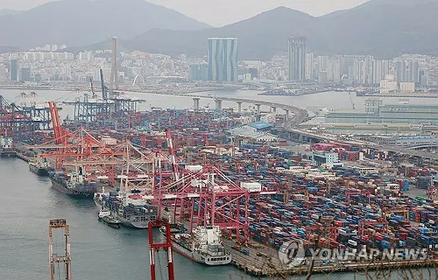 韓国南部の釜山港＝（聯合ニュース）