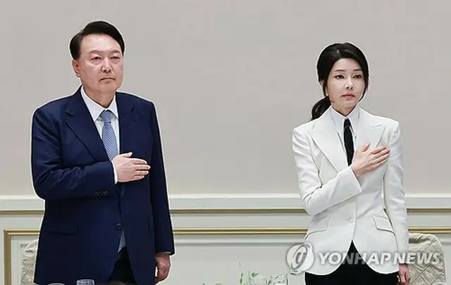 尹錫悦大統領（左）と妻の金建希氏（資料写真）＝（聯合ニュース）