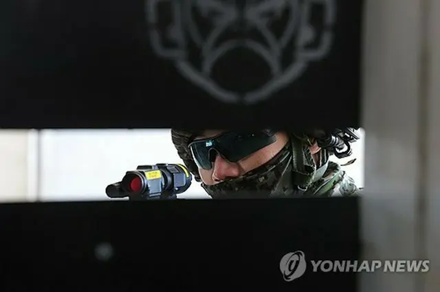 １９日、ソウル北方・坡州市の訓練場で「フリーダムシールド」の訓練を行う韓国陸軍の将兵＝（聯合ニュース）