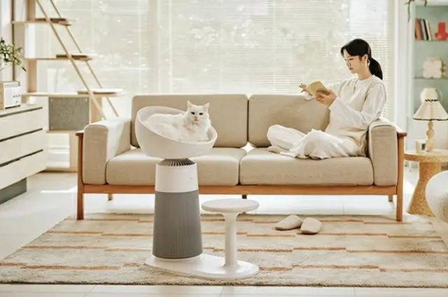 ＬＧ電子がキャットタワー型の空気清浄機を発売する（同社提供）＝（聯合ニュース）≪転載・転用禁止≫