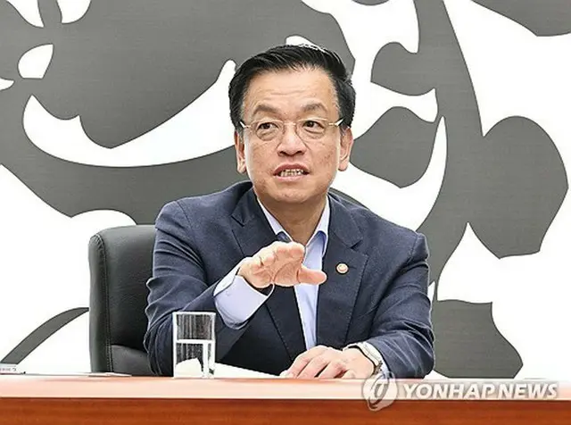 崔相穆・大統領代行＝（聯合ニュース）