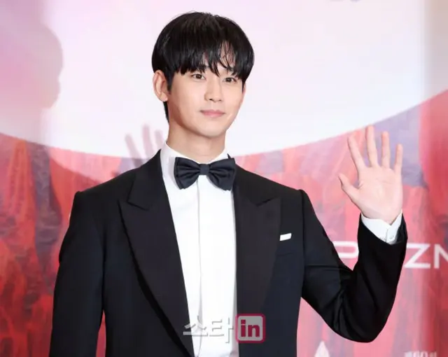 俳優キム・スヒョンが結局、法的対応という刀を抜いた。