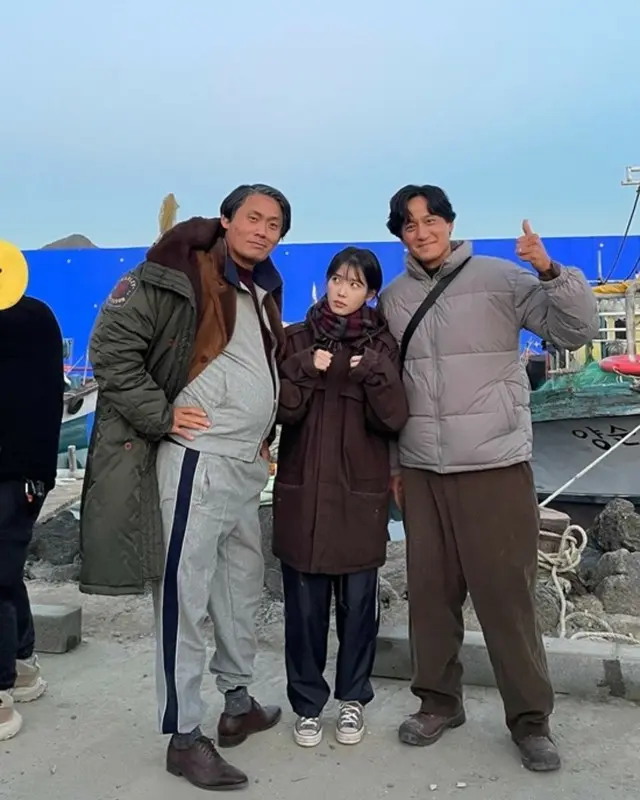 IU（アイユー）、共演者とのおもしろショット