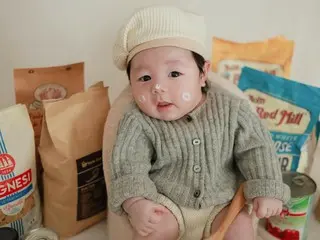 シム・ヒョンタク＆サヤさん夫婦、生後50日になった息子の写真公開…ますます「BTS」JUNG KOOK似？