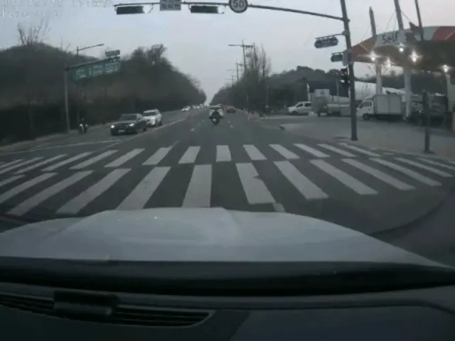 「退勤後、副業で配達をする誠実な友人」…道路陥没で死亡したバイク運転手＝韓国