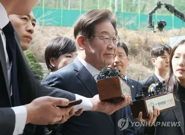 ソウル高裁に出廷する李在明代表（写真共同取材団）＝２６日、ソウル（聯合ニュース）