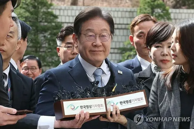 ソウル高裁に出廷した李在明代表＝２６日、ソウル（聯合ニュース）