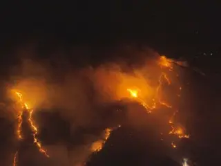 慶尚北道山火事、ヘリコプター・装備を分散配置し消火作業を再開＝韓国